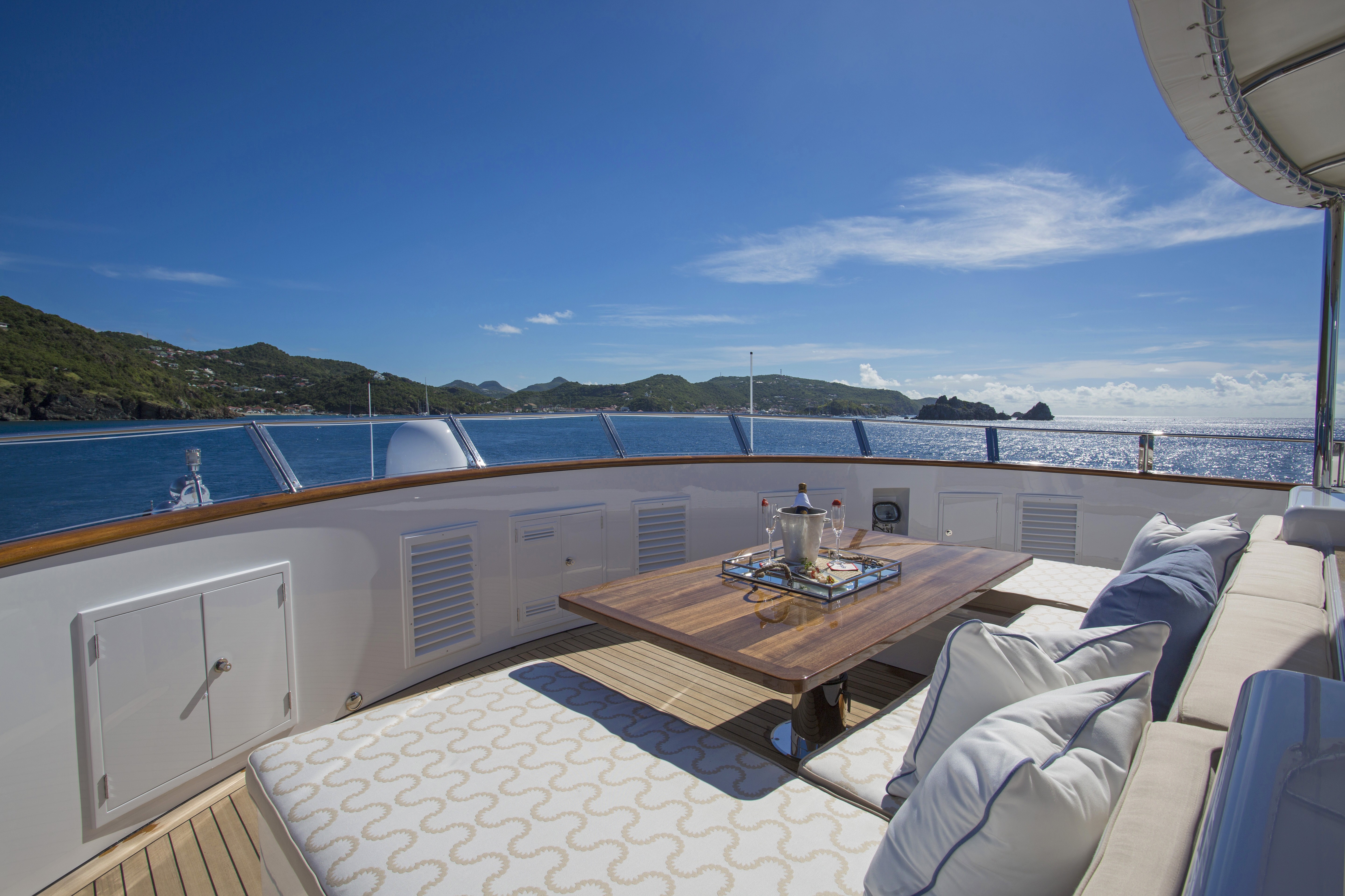 [49m-Yacht-BLU-470]-1461-219.jpg