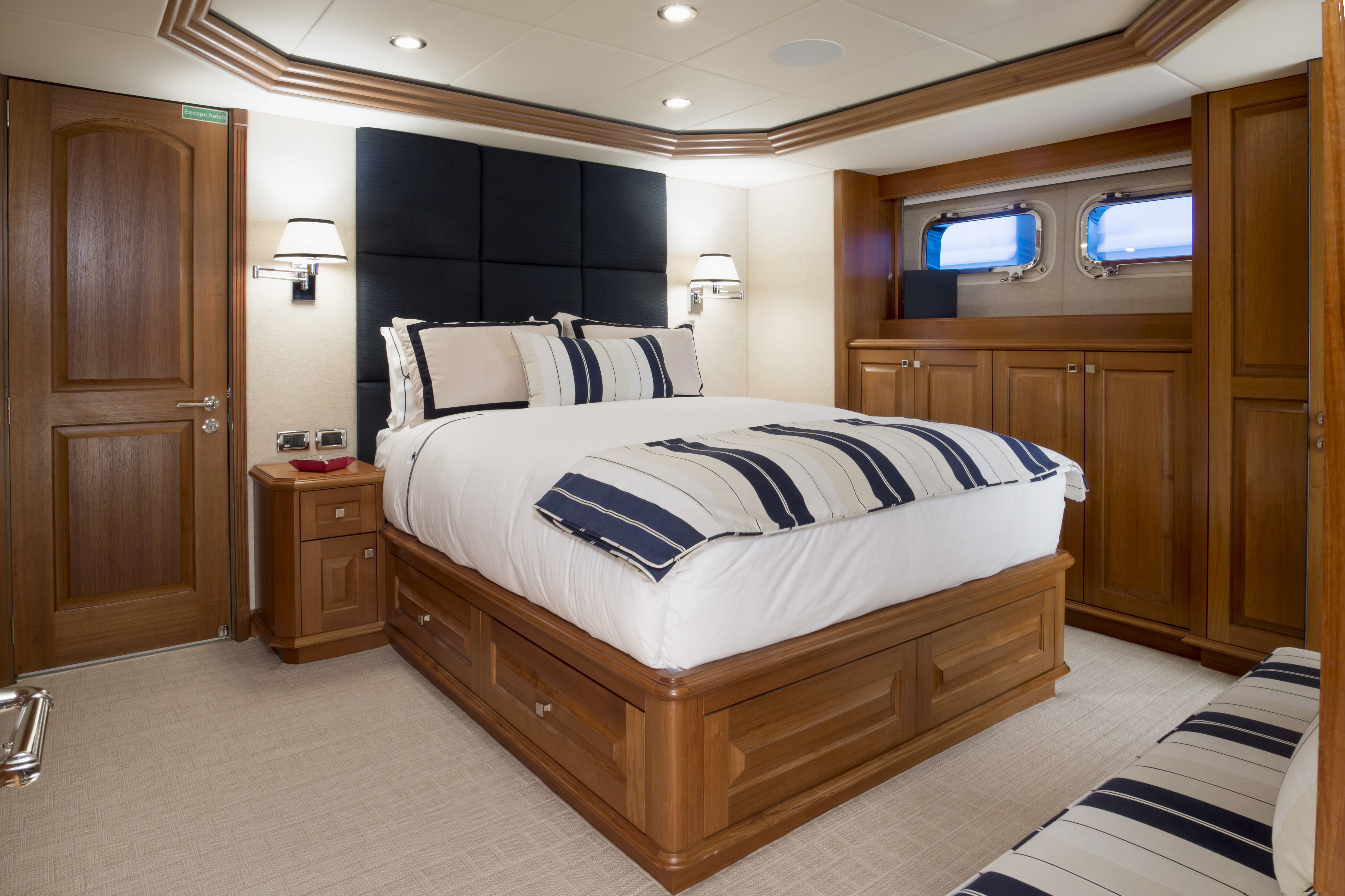 [49m-Yacht-BLU-470]-1461-28.jpg