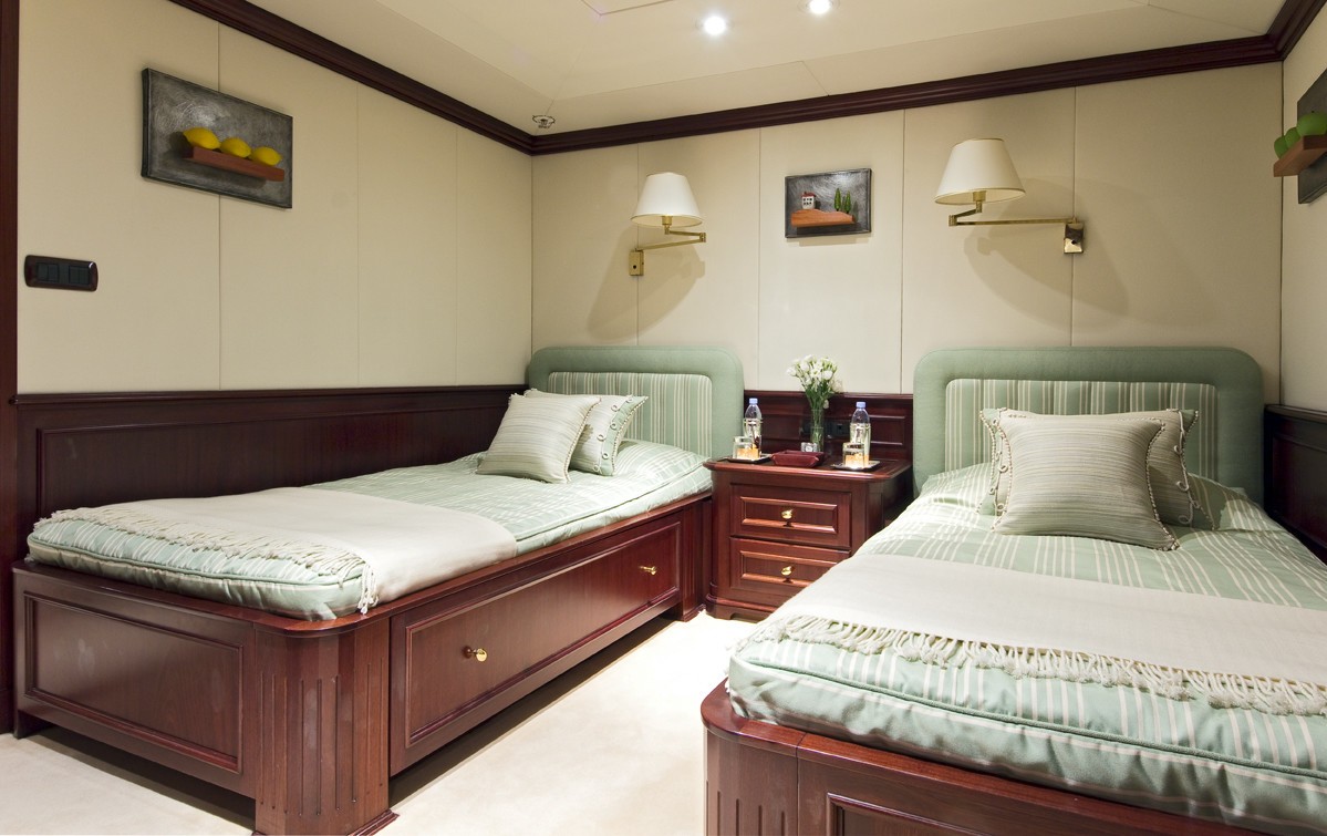 [51m-Yacht-LEGEND]-1350-176.jpg