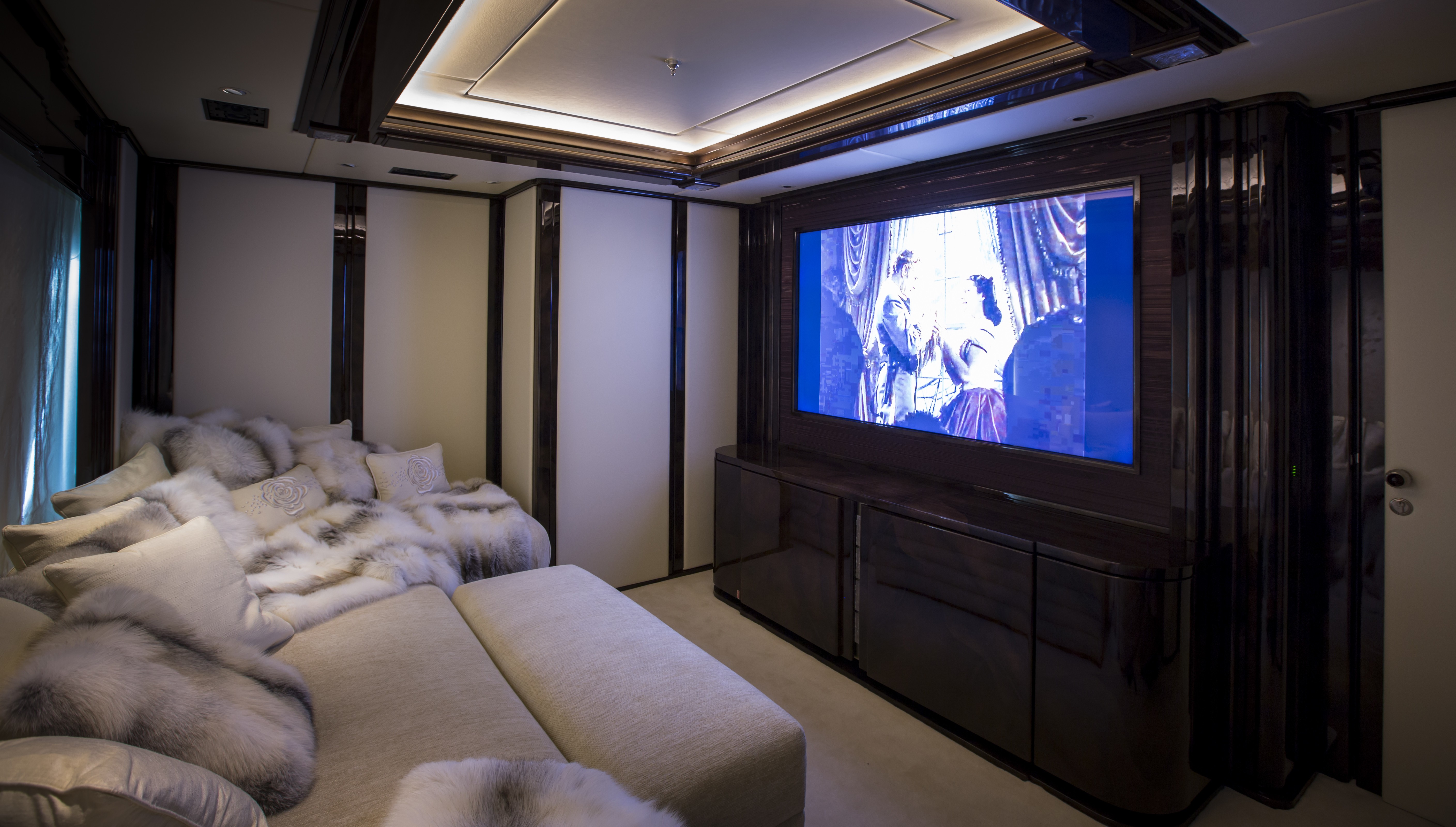 [58m-Yacht-ILLUSION-V]-11616-199.jpg