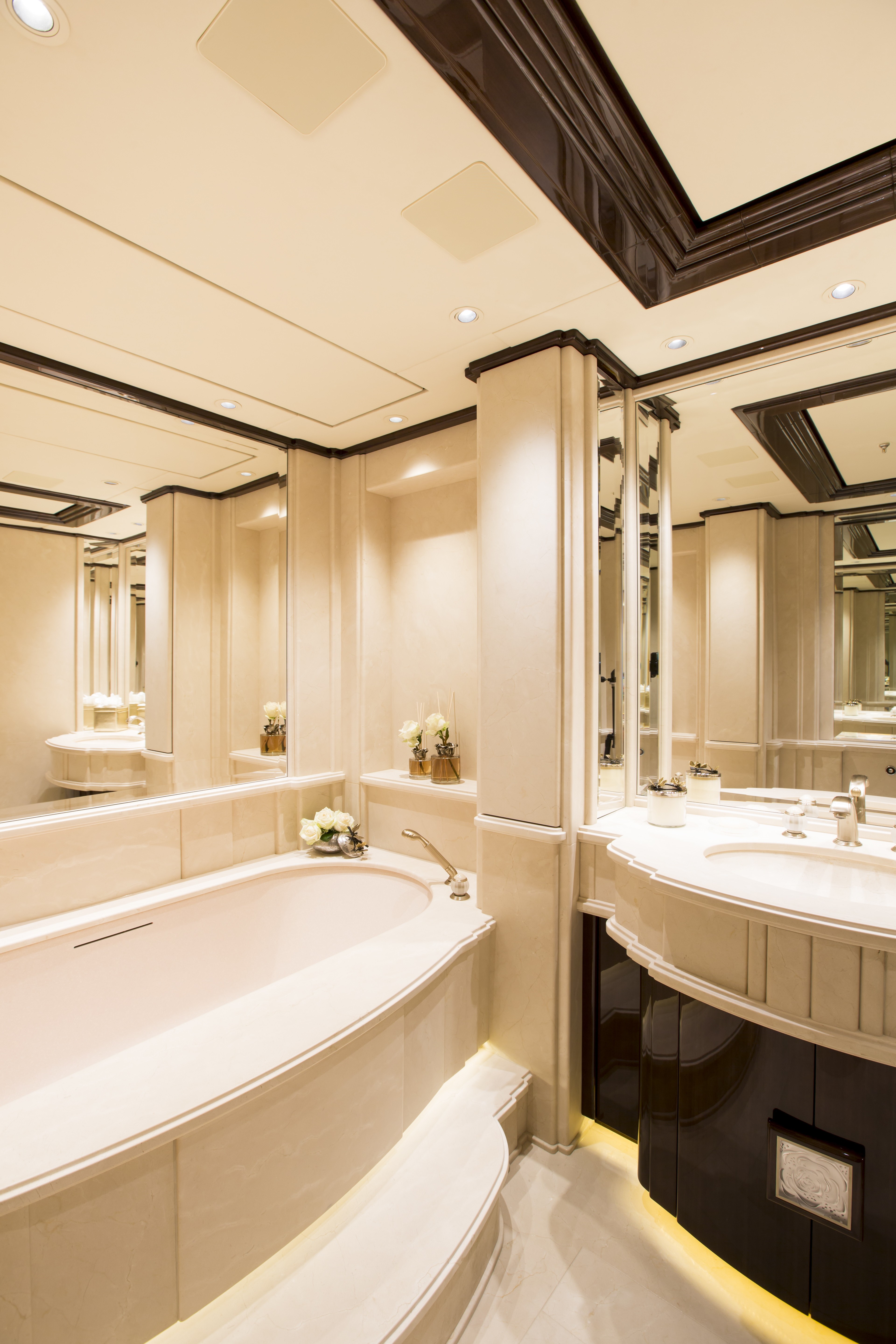 [58m-Yacht-ILLUSION-V]-11616-200.jpg