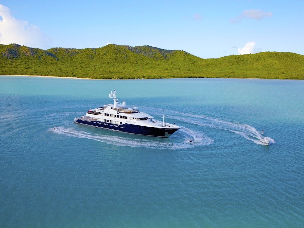 [58m-Yacht-UNBRIDLED]-1706-21.jpg