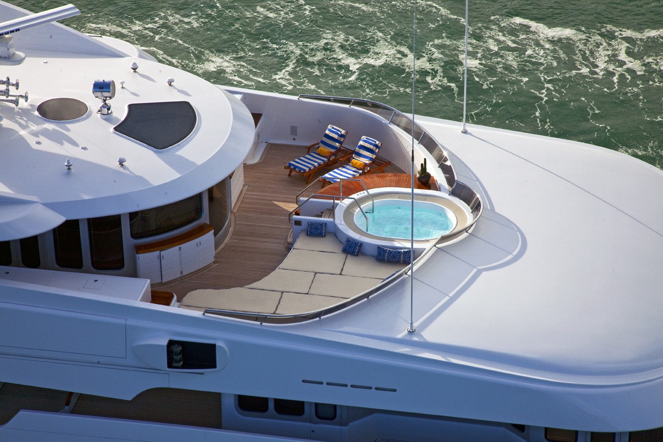 [60m-Yacht-BLUE-MOON]-11783-94.jpg