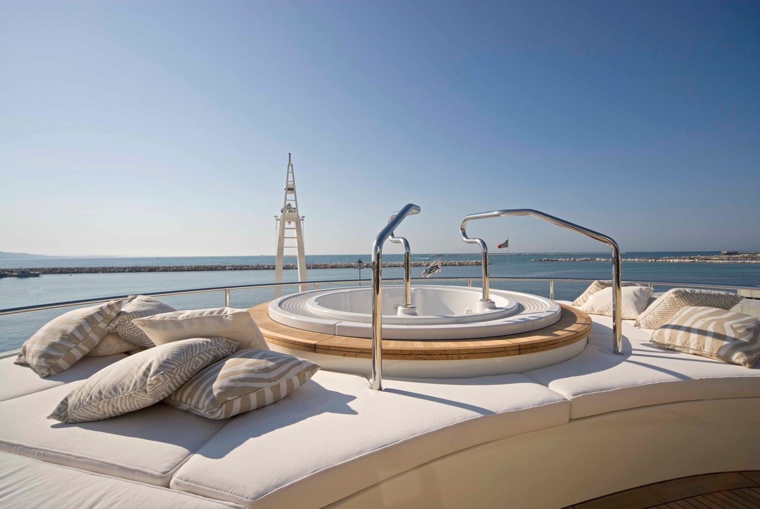 [60m-Yacht-LIGHT-HOLIC]-10548-12.jpg