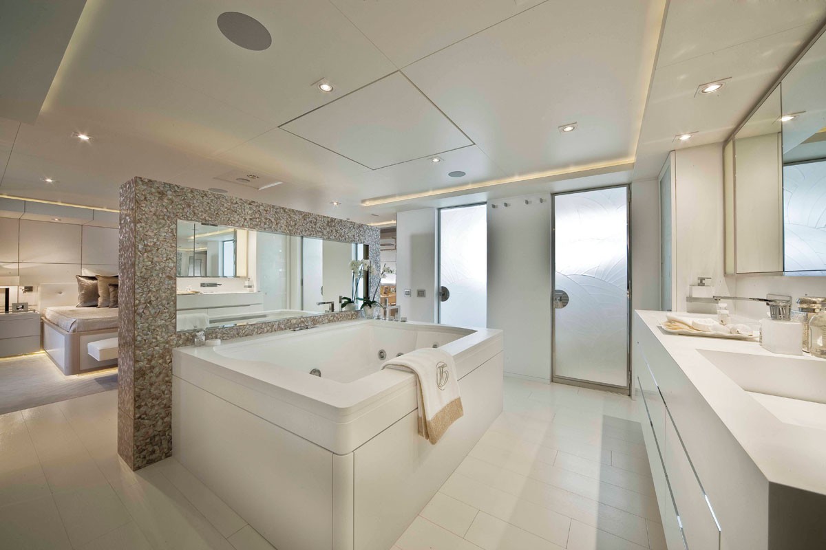 [60m-Yacht-LIGHT-HOLIC]-10548-142.jpg