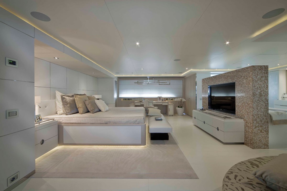 [60m-Yacht-LIGHT-HOLIC]-10548-147.jpg