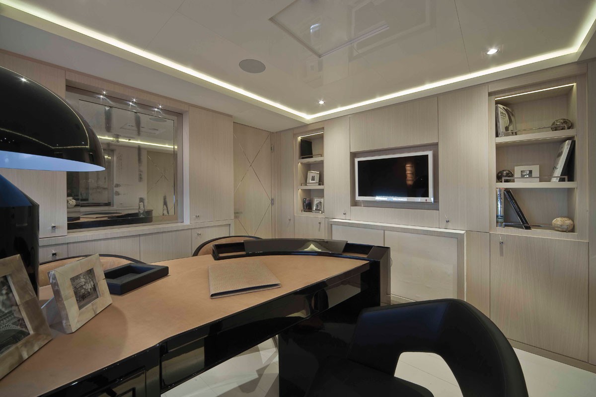 [60m-Yacht-LIGHT-HOLIC]-10548-3.jpg