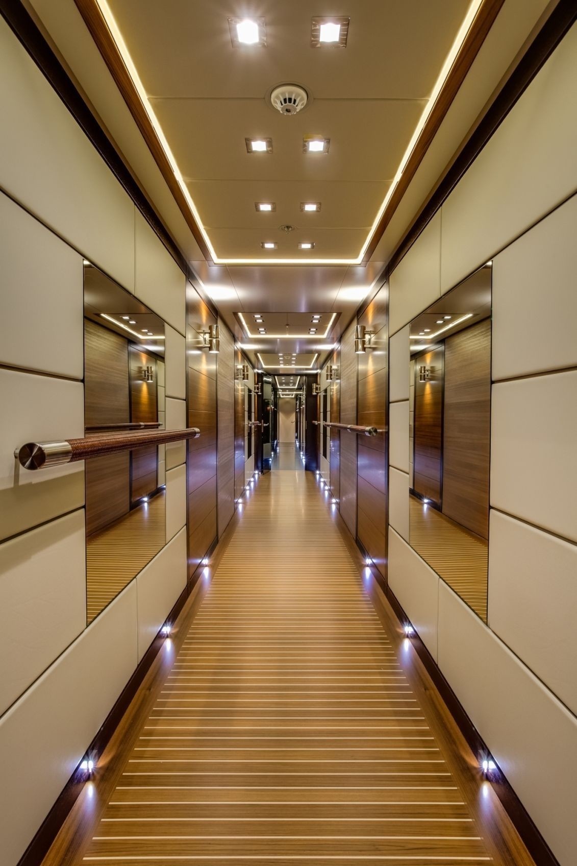 [62m-Yacht-PARTY-GIRL]-11695-136.jpg