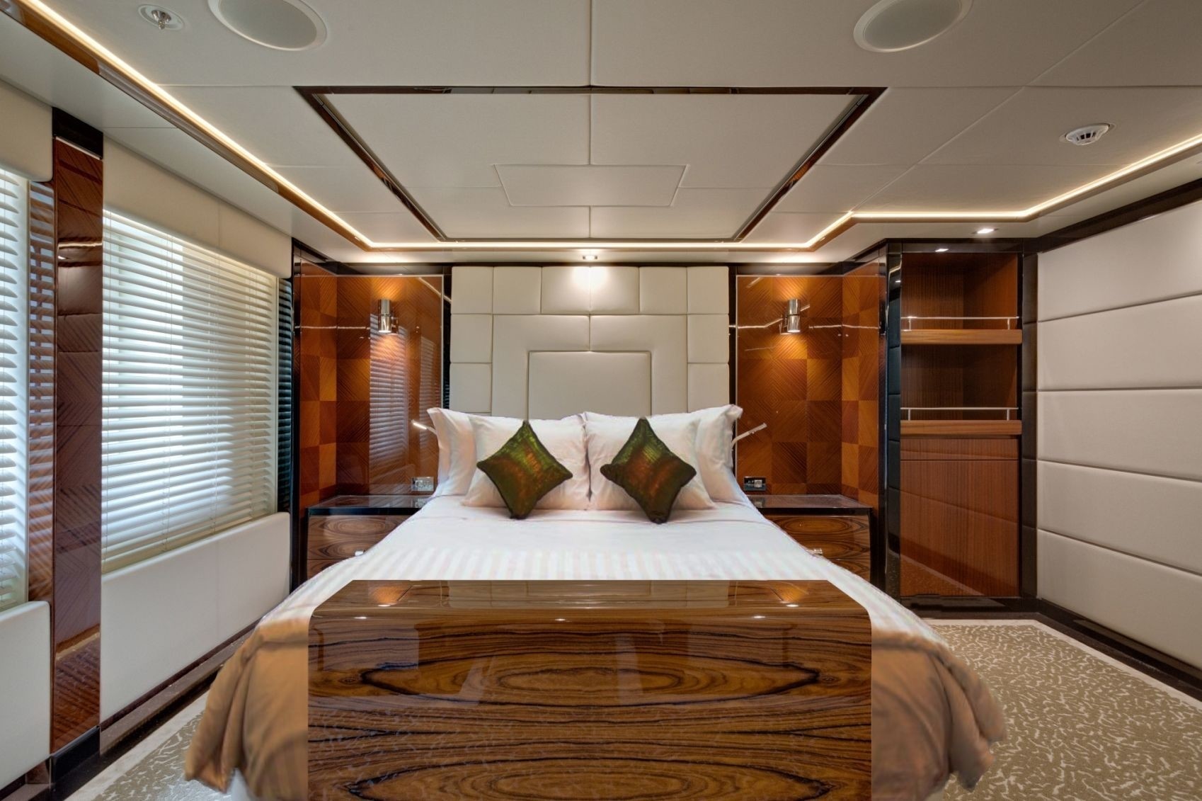 [62m-Yacht-PARTY-GIRL]-11695-160.jpg
