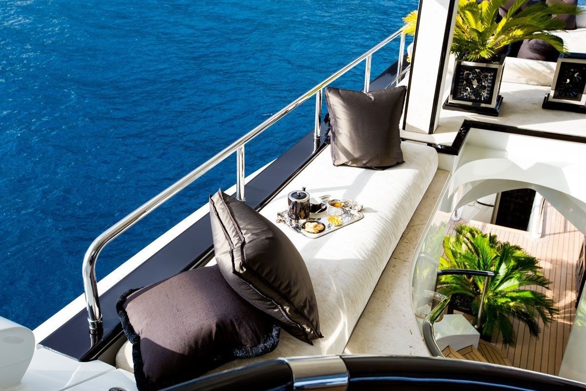 [63m-Yacht-LIONESS-V]-10110-42.jpg