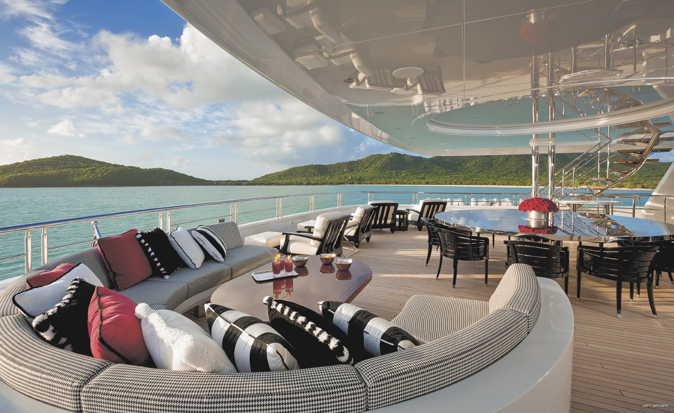 [66m-Yacht-INVICTUS]-11753-35.jpg