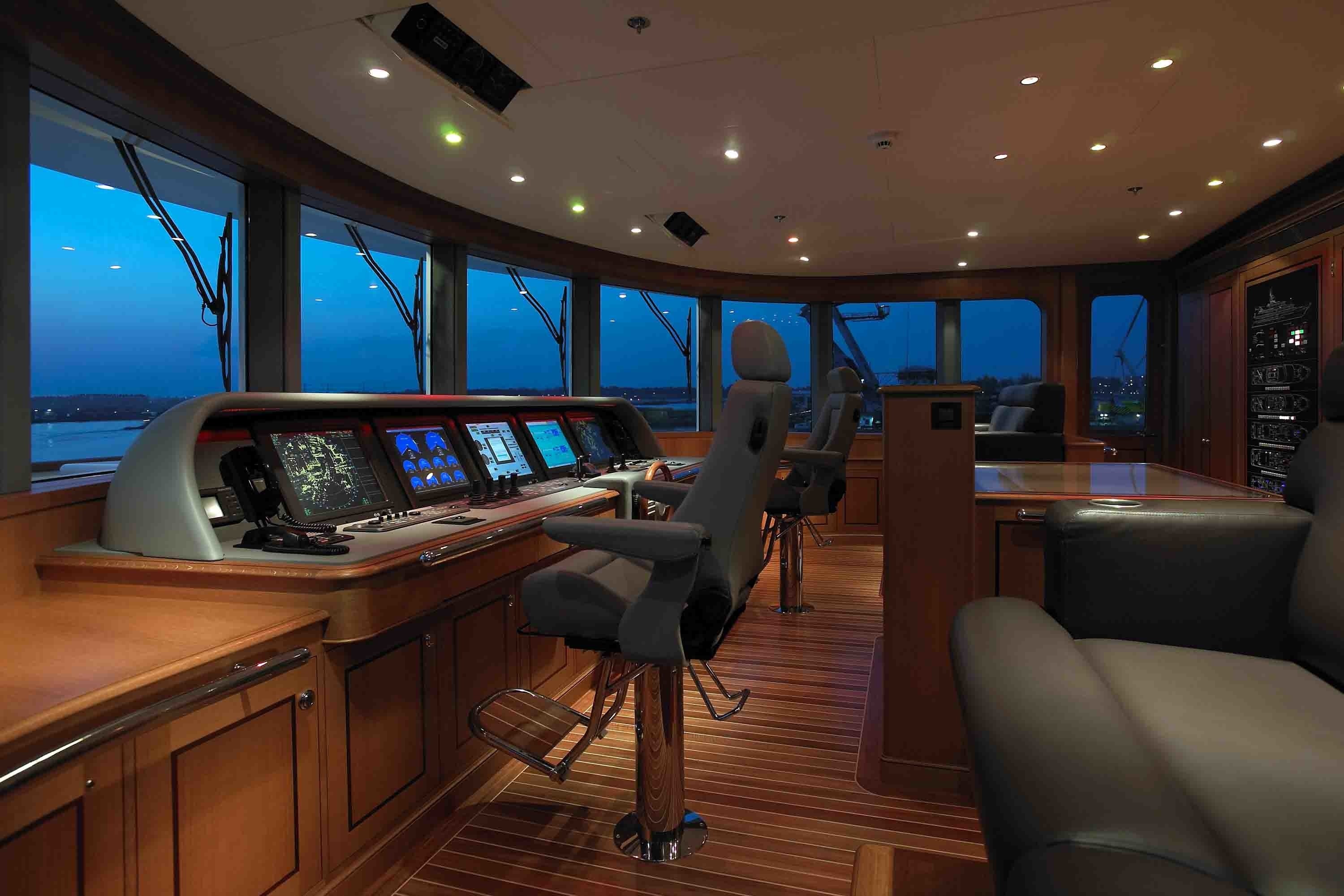 [71m-Yacht-UTOPIA]-1119-219.jpg