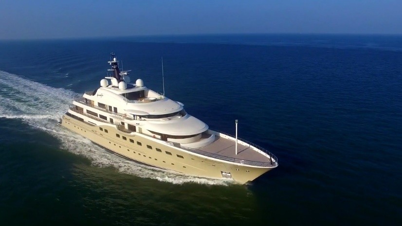 [83m-Yacht-HERE-COMES-THE-SUN]-10534-1.jpg