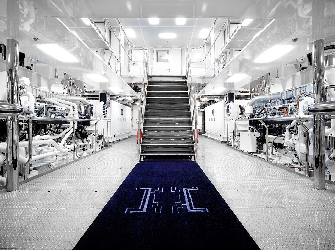 [95m-Yacht-KISMET]-12391-169.jpg