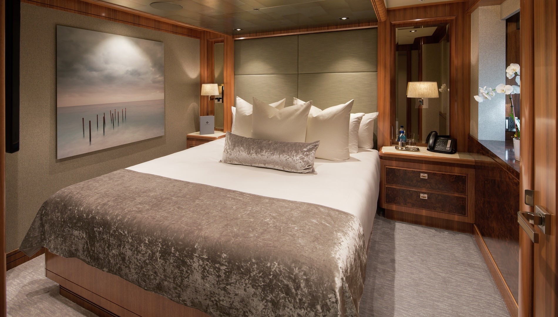 [CRESCENT--LUXURY-SUPERYACHT]-11979-12.jpg