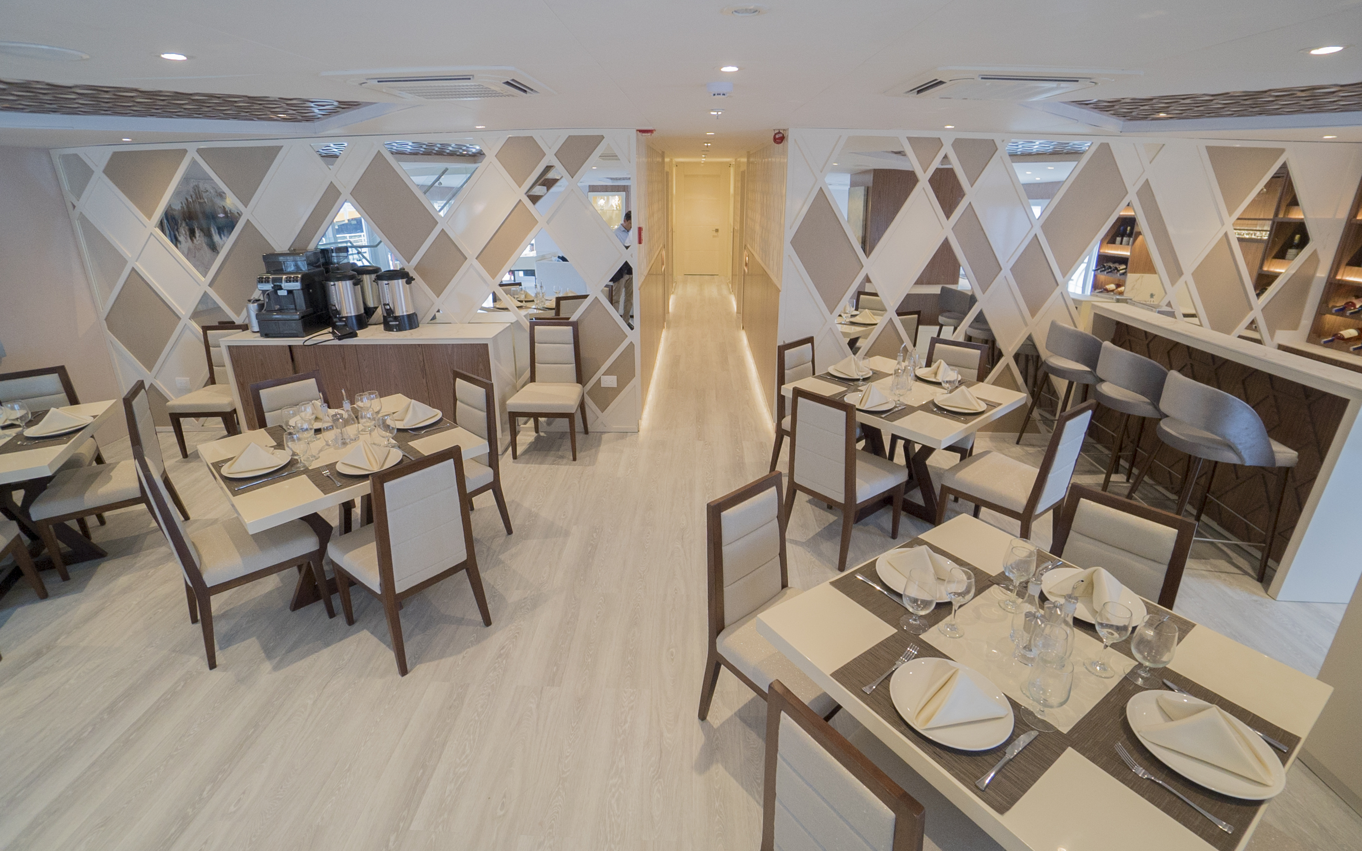 [ELITE-CATAMARAN]-12850-4.jpg