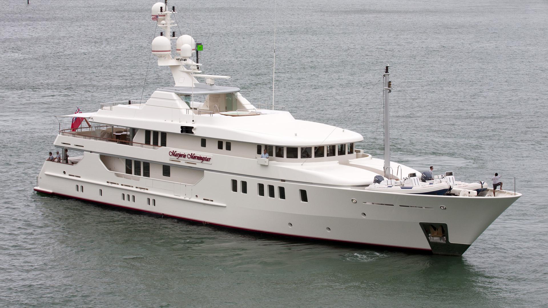 [LUXURY-YACHT-LADY-IN-BLUE]-1016-10.jpg