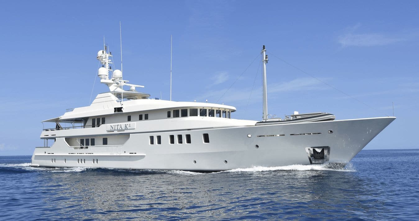 [LUXURY-YACHT-LADY-IN-BLUE]-1016-12.jpg