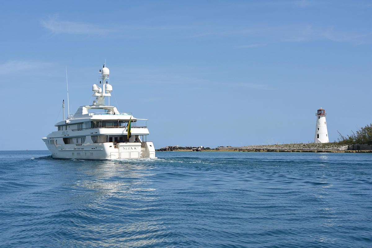 [LUXURY-YACHT-LADY-IN-BLUE]-1016-14.jpg