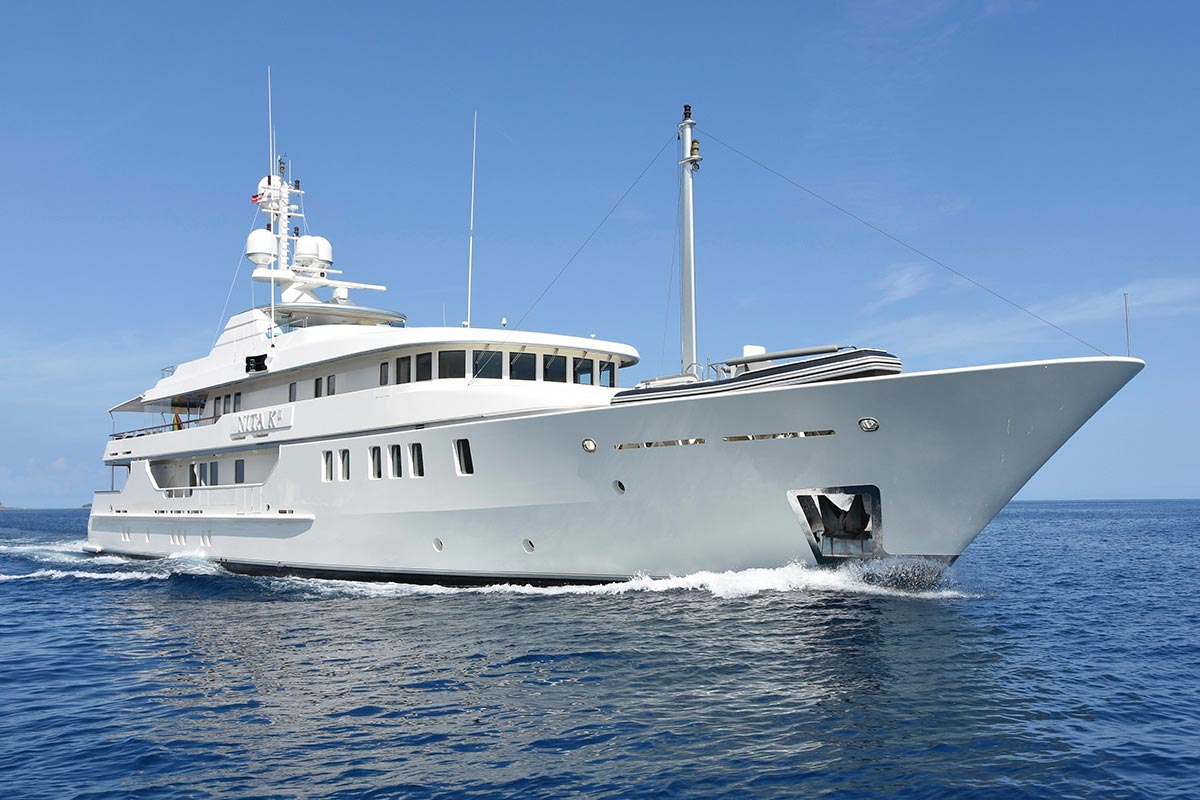 [LUXURY-YACHT-LADY-IN-BLUE]-1016-17.jpg
