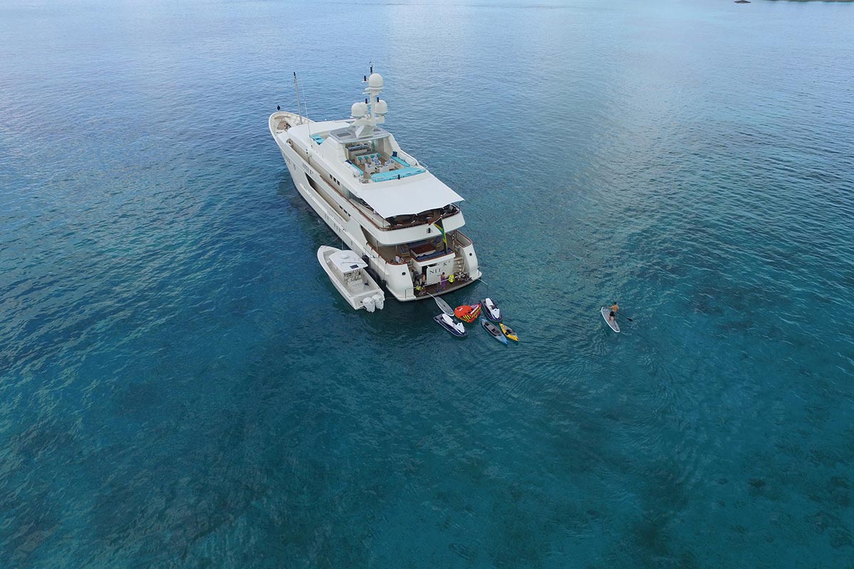 [LUXURY-YACHT-LADY-IN-BLUE]-1016-18.jpg