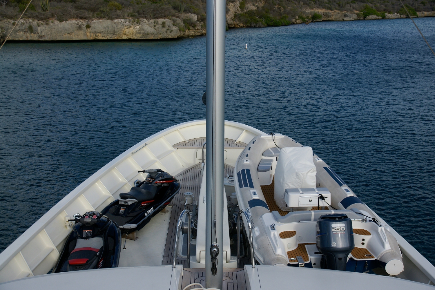 [LUXURY-YACHT-LADY-IN-BLUE]-1016-19.jpg