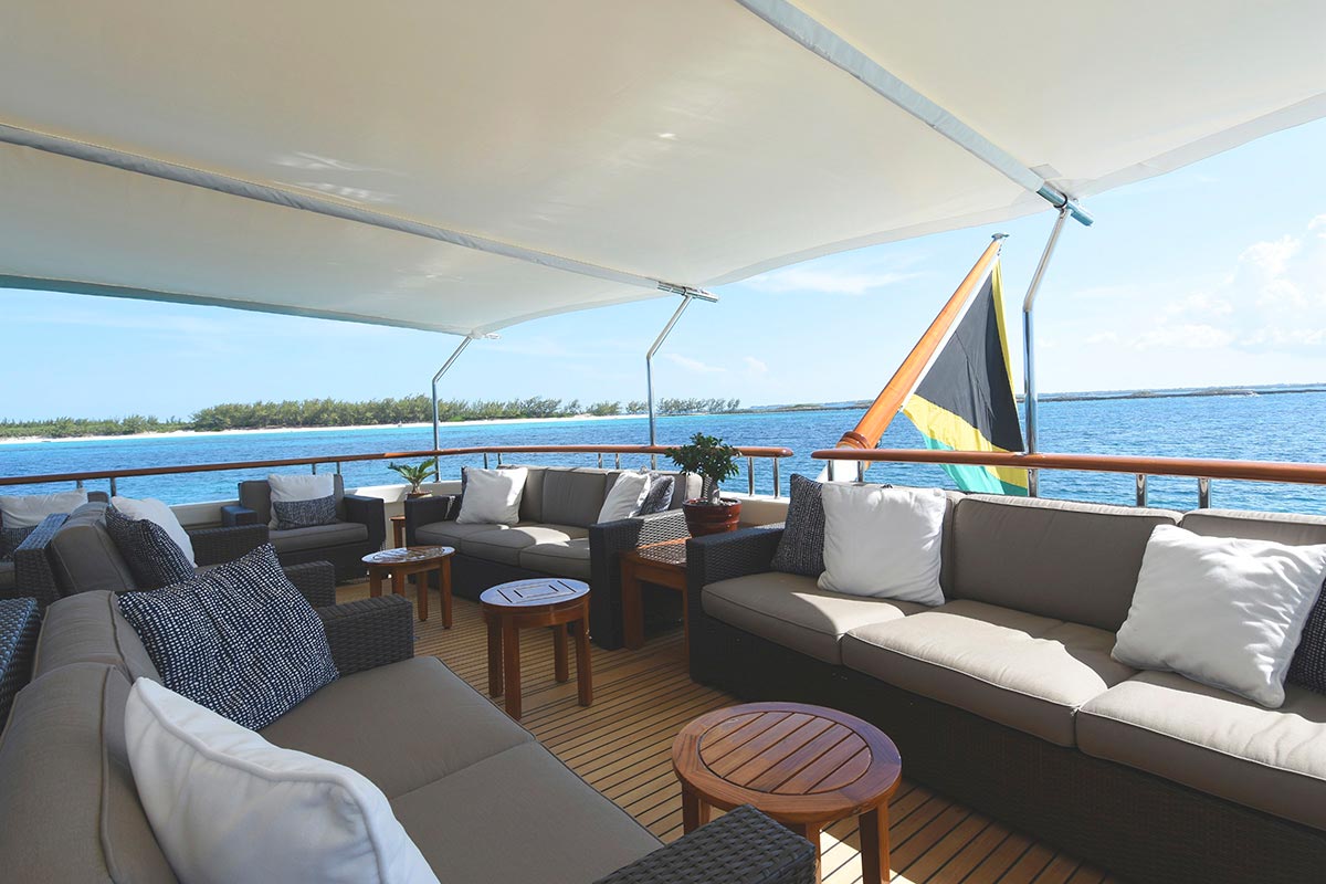 [LUXURY-YACHT-LADY-IN-BLUE]-1016-22.jpg