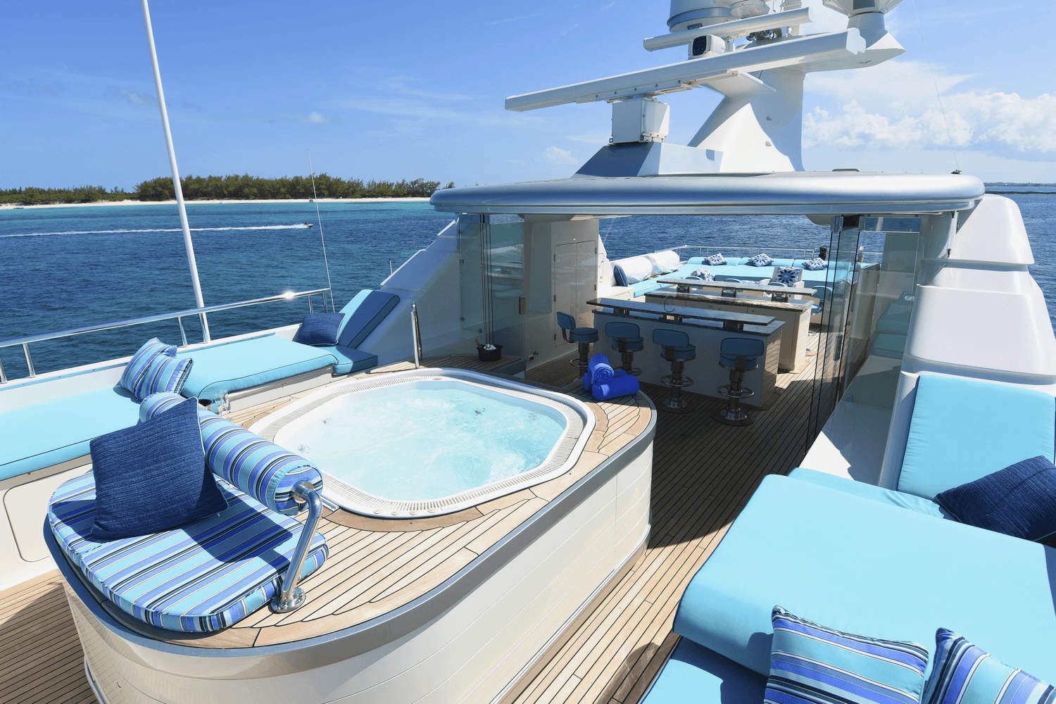 [LUXURY-YACHT-LADY-IN-BLUE]-1016-25.jpg