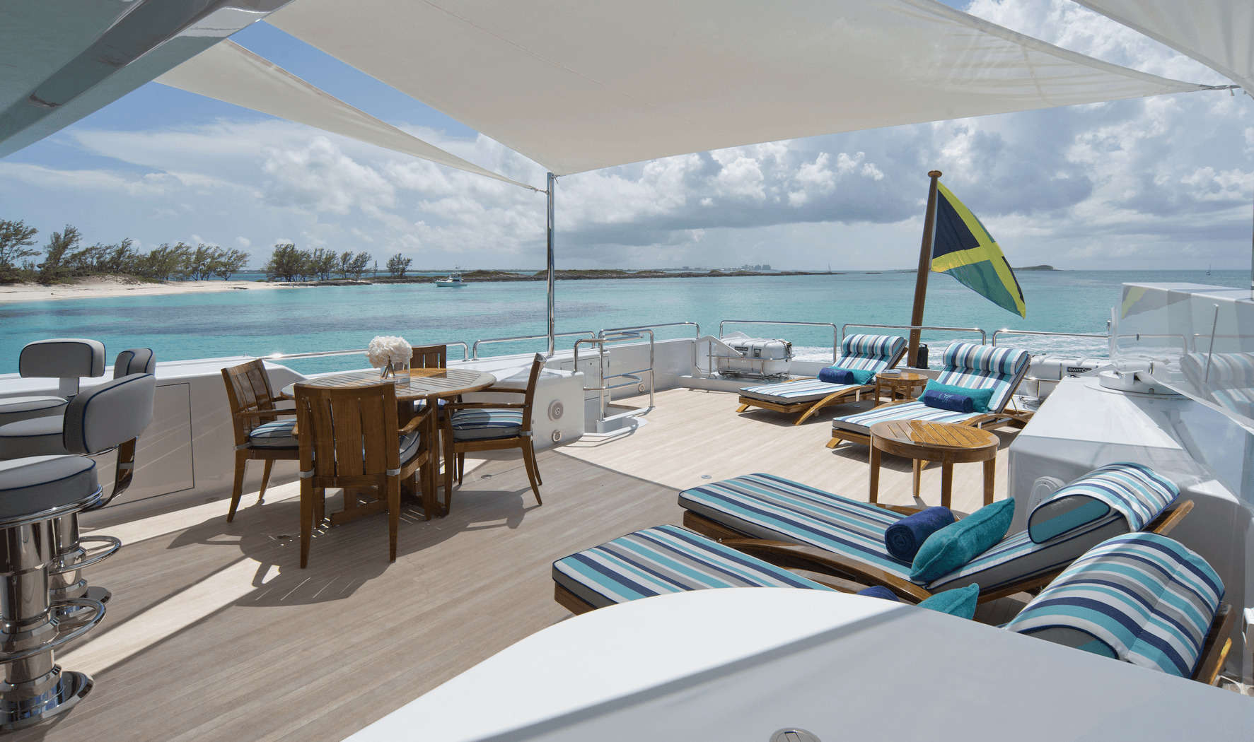 [LUXURY-YACHT-LADY-IN-BLUE]-1016-26.jpg