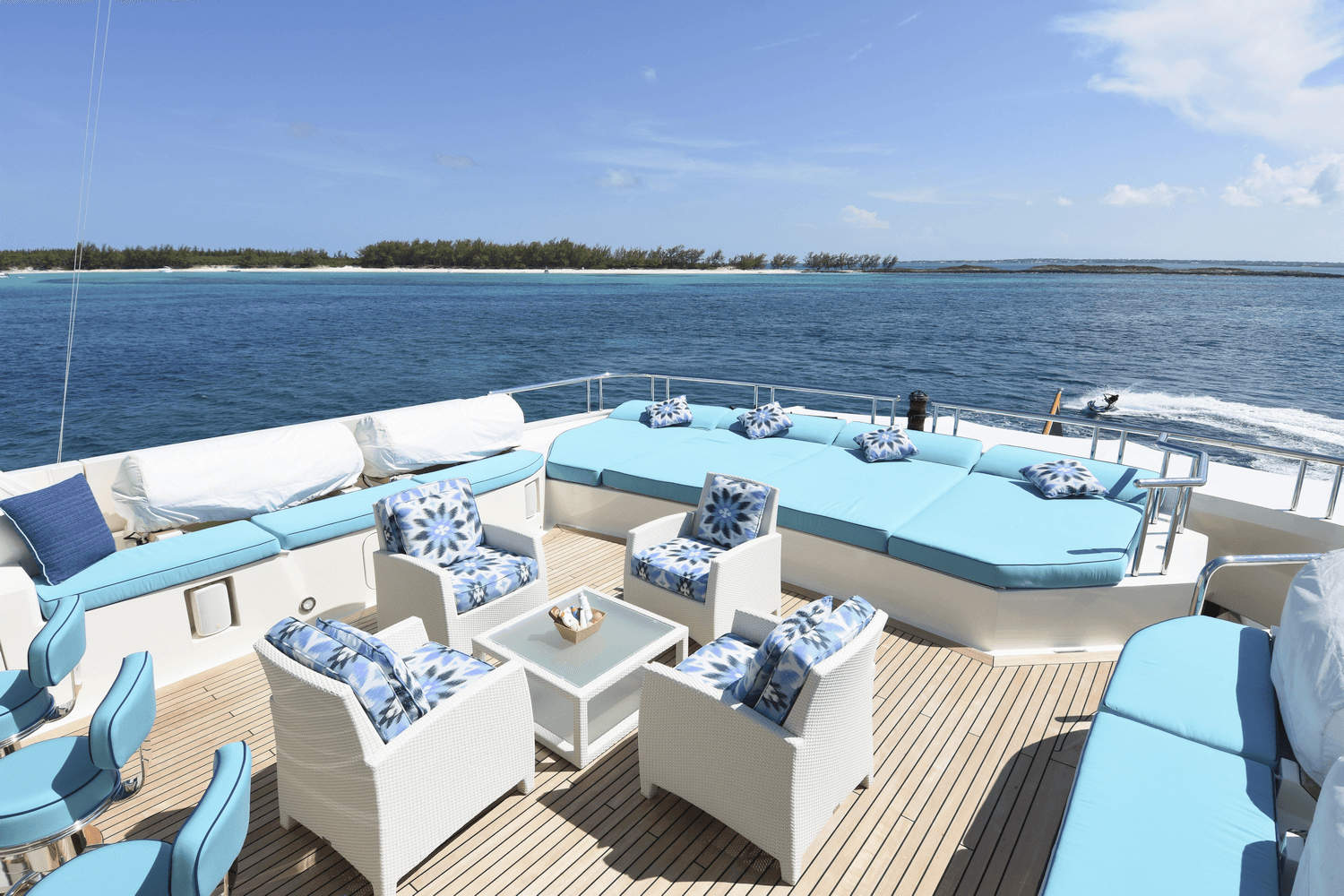 [LUXURY-YACHT-LADY-IN-BLUE]-1016-28.jpg