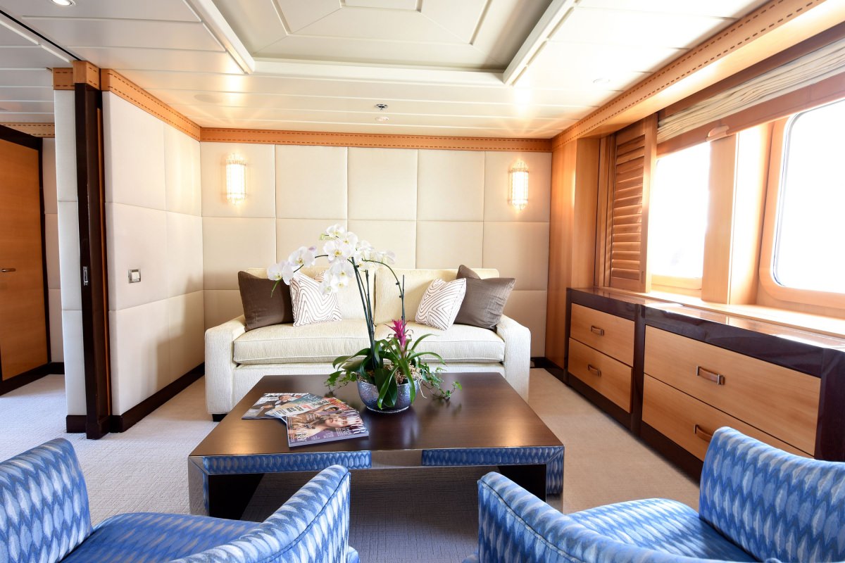 [LUXURY-YACHT-LADY-IN-BLUE]-1016-31.jpg