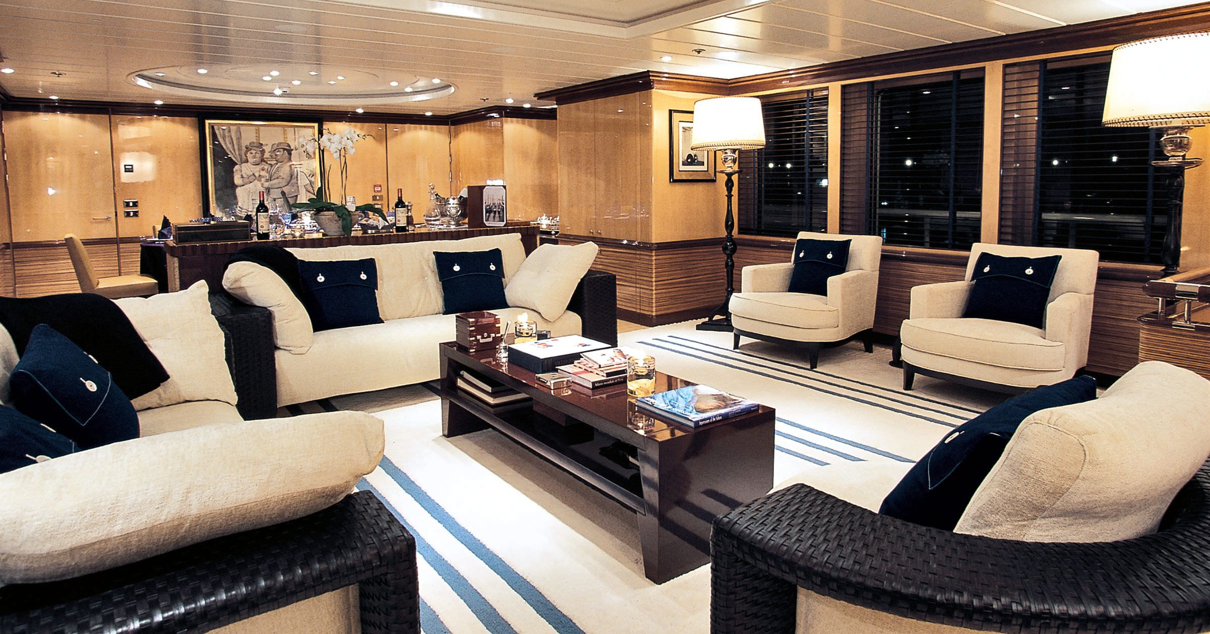 [LUXURY-YACHT-LADY-IN-BLUE]-1016-32.jpg