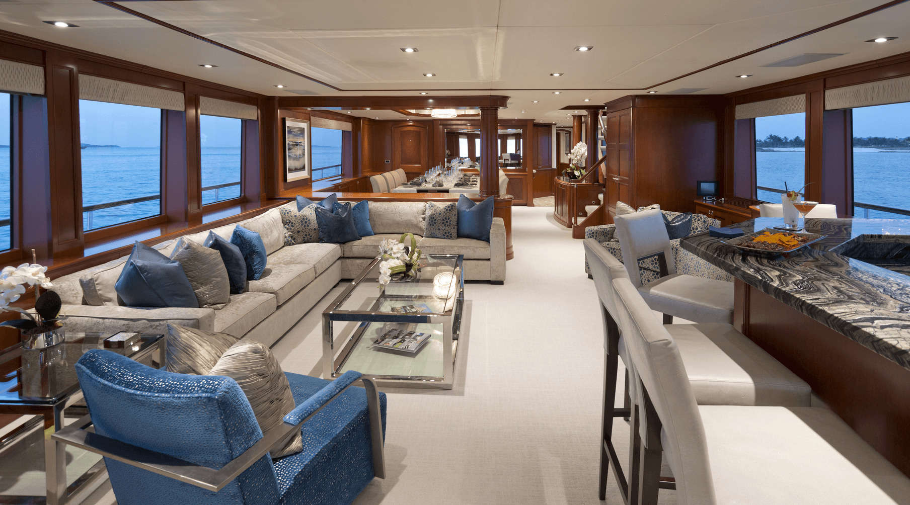 [LUXURY-YACHT-LADY-IN-BLUE]-1016-34.jpg
