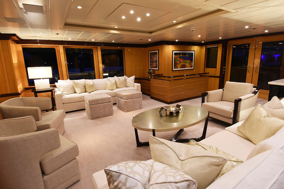 [LUXURY-YACHT-LADY-IN-BLUE]-1016-38.jpg