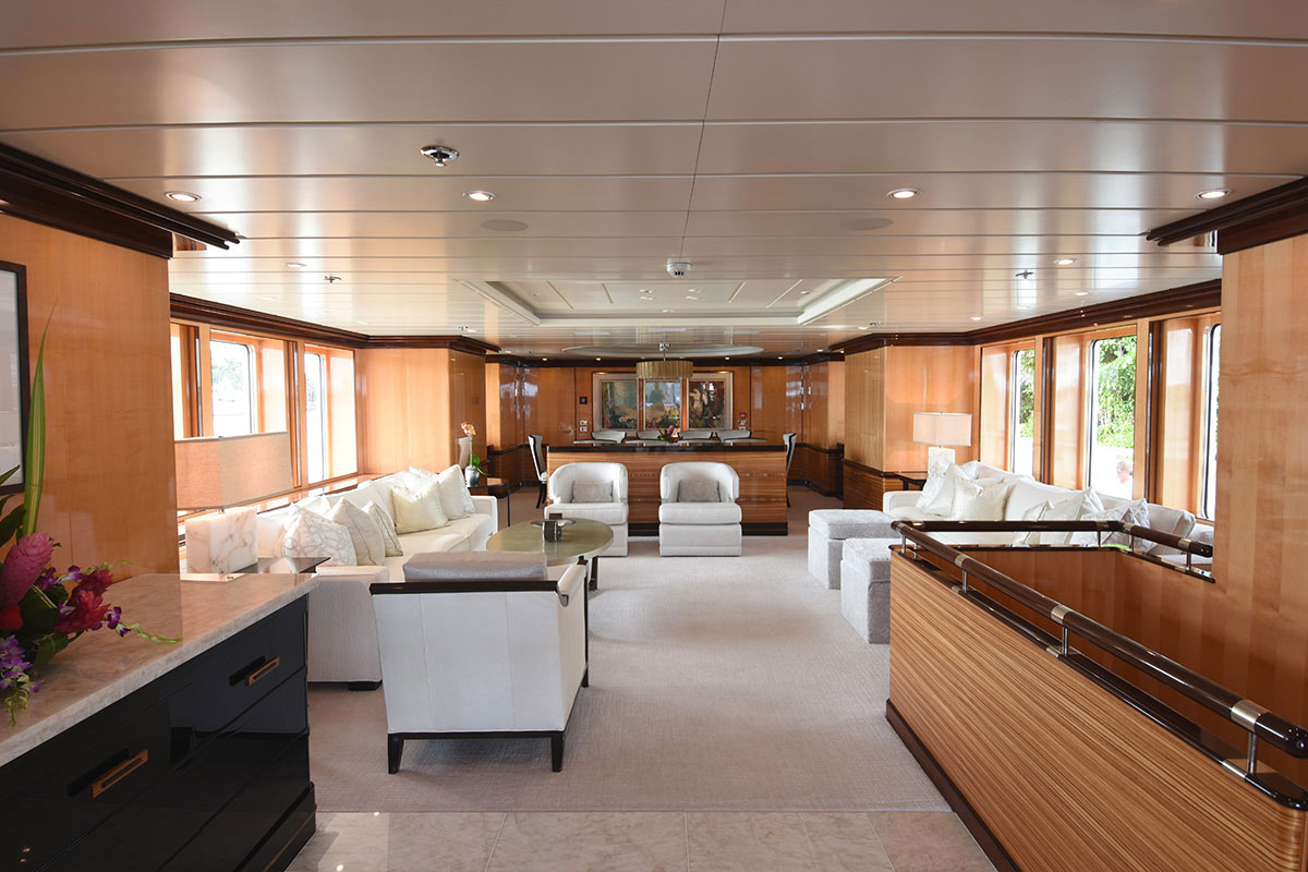 [LUXURY-YACHT-LADY-IN-BLUE]-1016-39.jpg