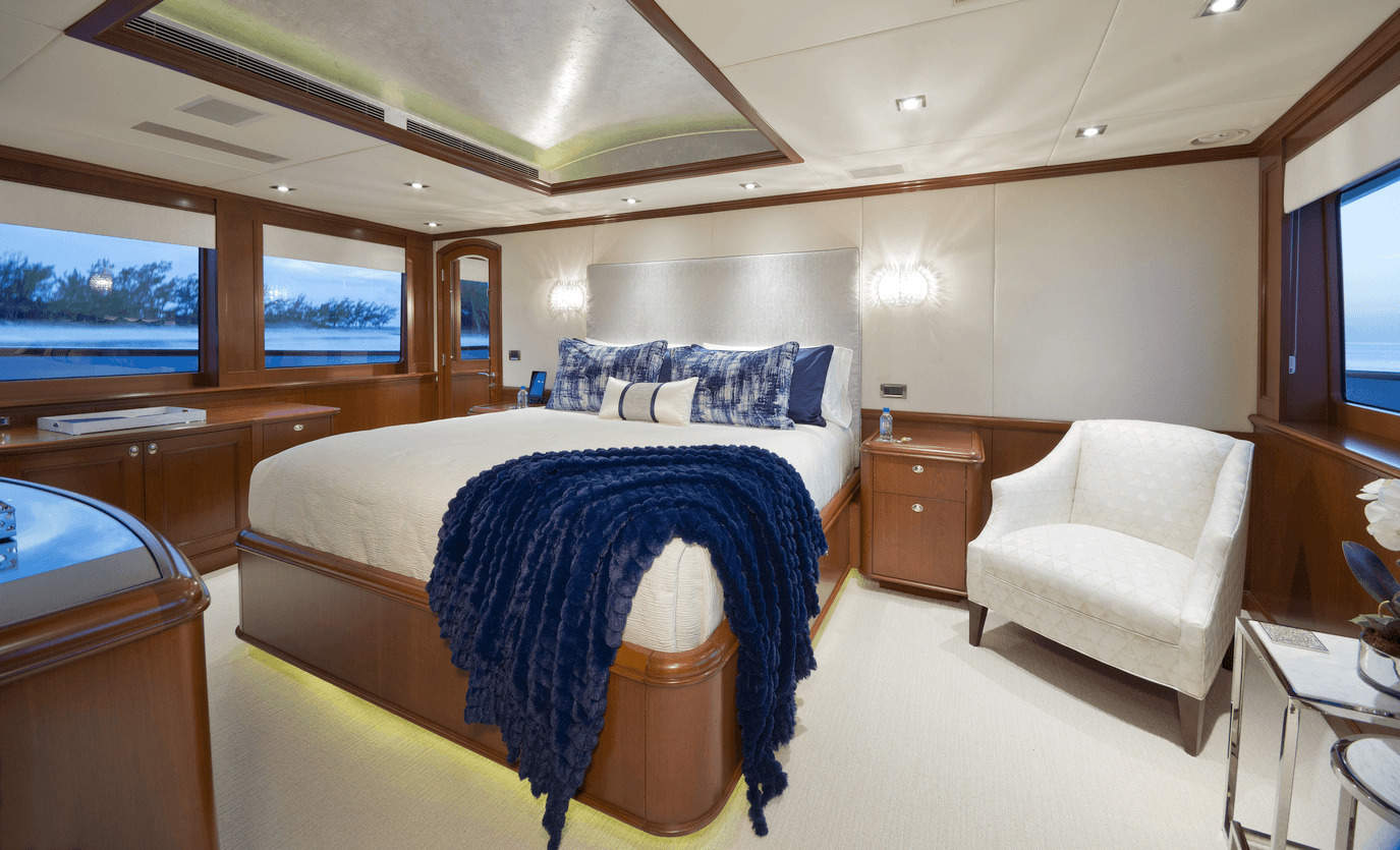 [LUXURY-YACHT-LADY-IN-BLUE]-1016-40.jpg