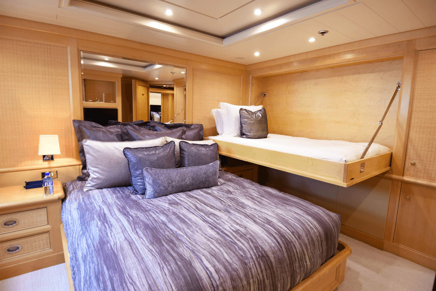 [LUXURY-YACHT-LADY-IN-BLUE]-1016-41.jpg