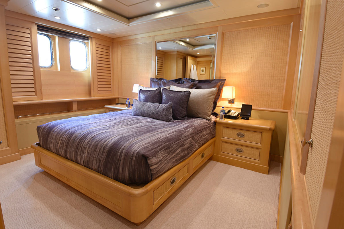 [LUXURY-YACHT-LADY-IN-BLUE]-1016-43.jpg