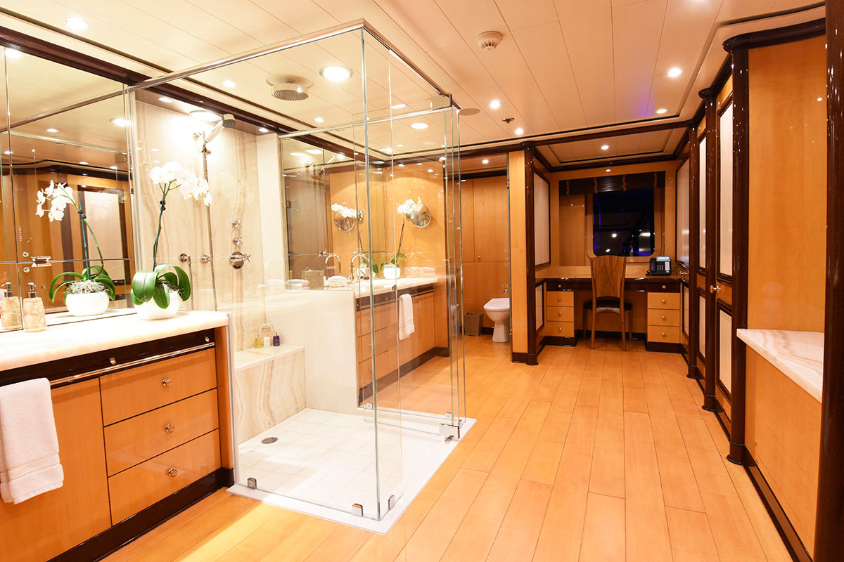 [LUXURY-YACHT-LADY-IN-BLUE]-1016-47.jpg