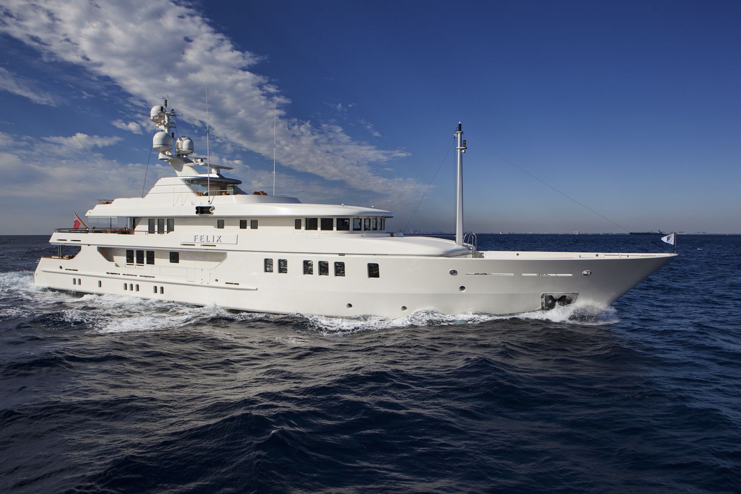 [LUXURY-YACHT-LADY-IN-BLUE]-1016-8.jpg