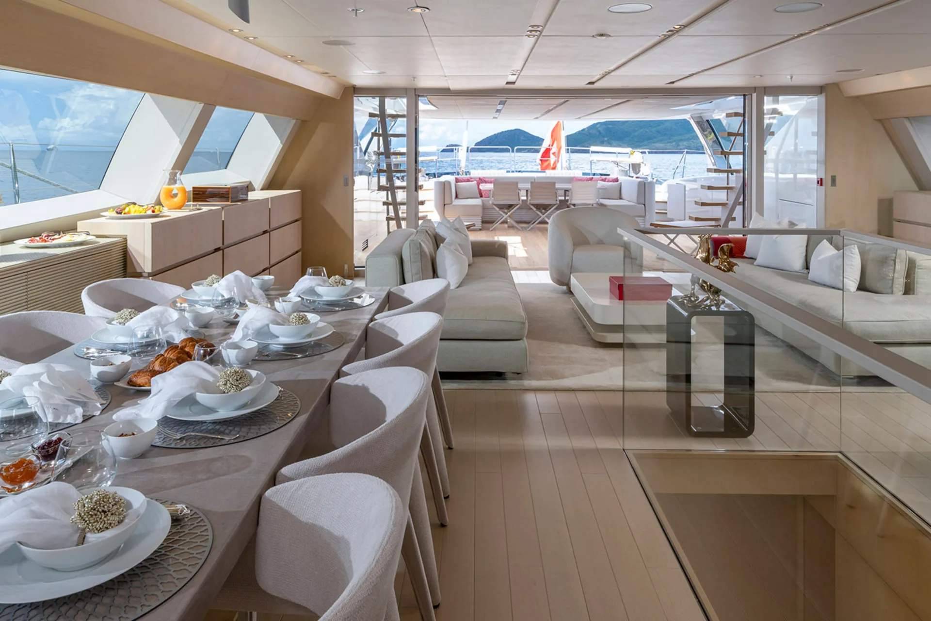 [LUXURY-YACHT-RED-DRAGON]-1402-2.png