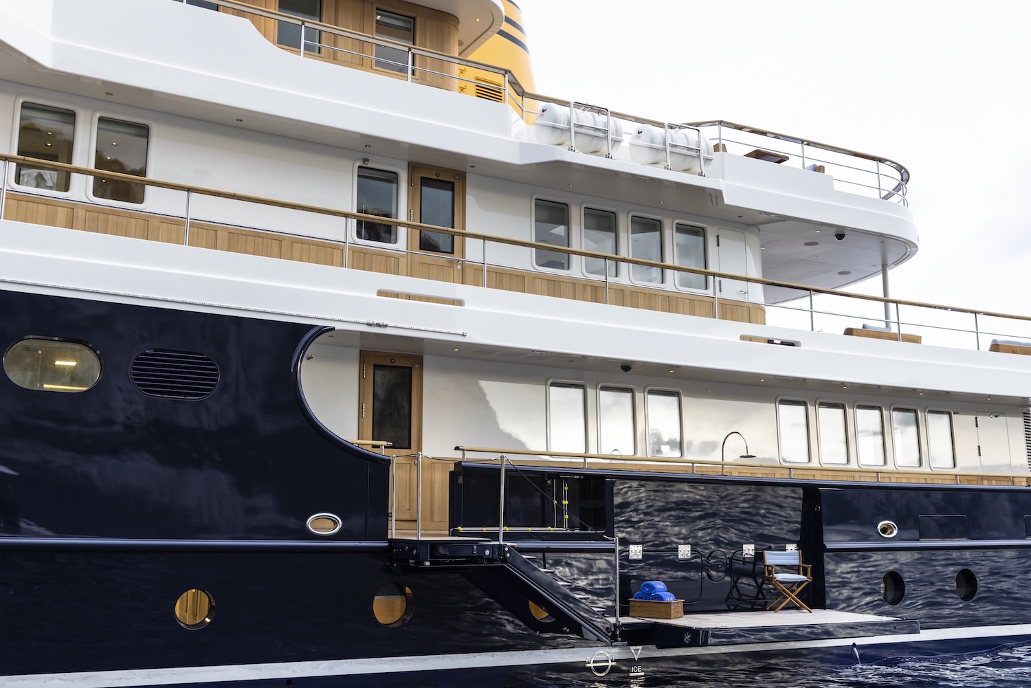[M-CLASSIC-EXPLORER-SUPERYACHT]-13670-9.jpg