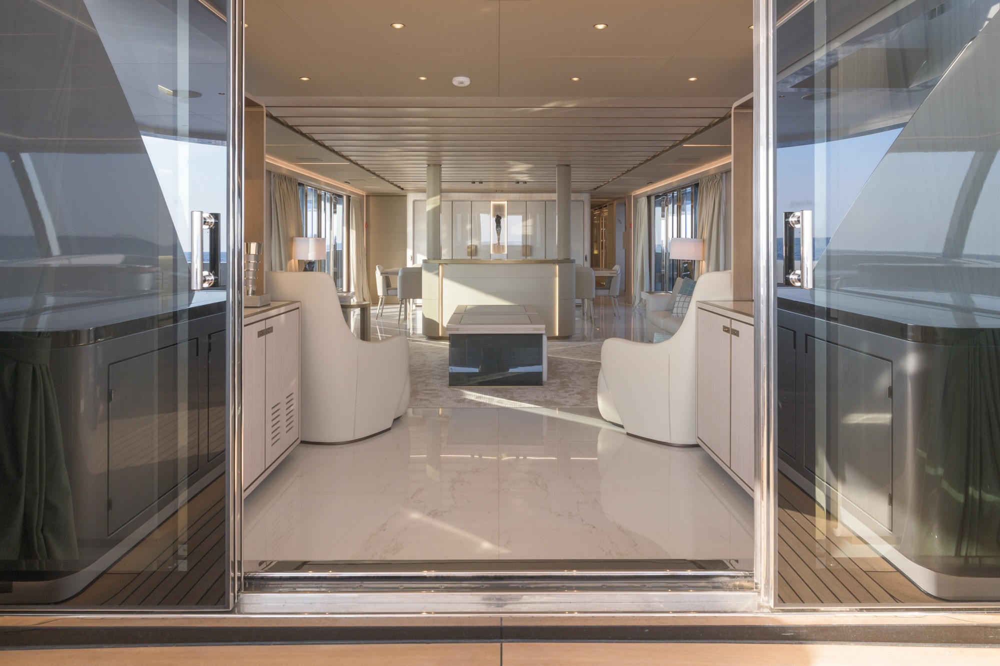 [M-CONTEMPORARY-SUPERYACHT-BY-ROSSINAVI]-13689-12.jpg