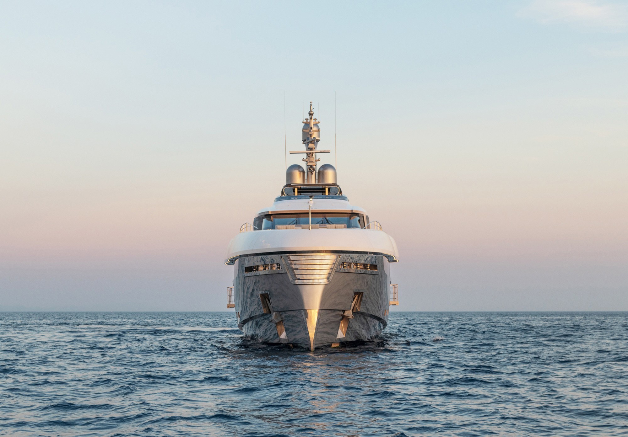 [M-CONTEMPORARY-SUPERYACHT-BY-ROSSINAVI]-13689-5.jpg