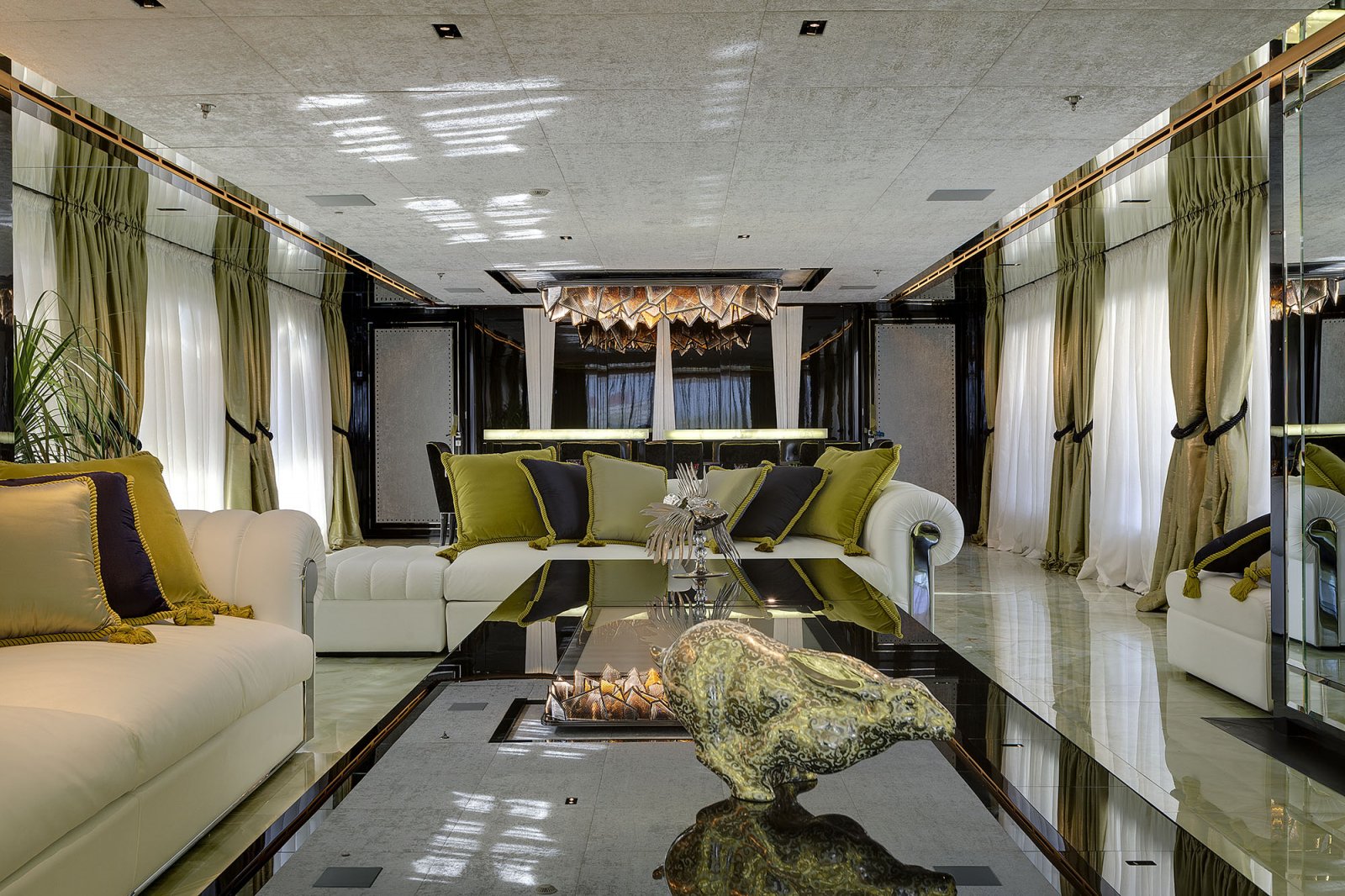 [M-CUSTOM-LUXURY-SUPERYACHT-BY-MONDOMARINE]-11851-12.jpg