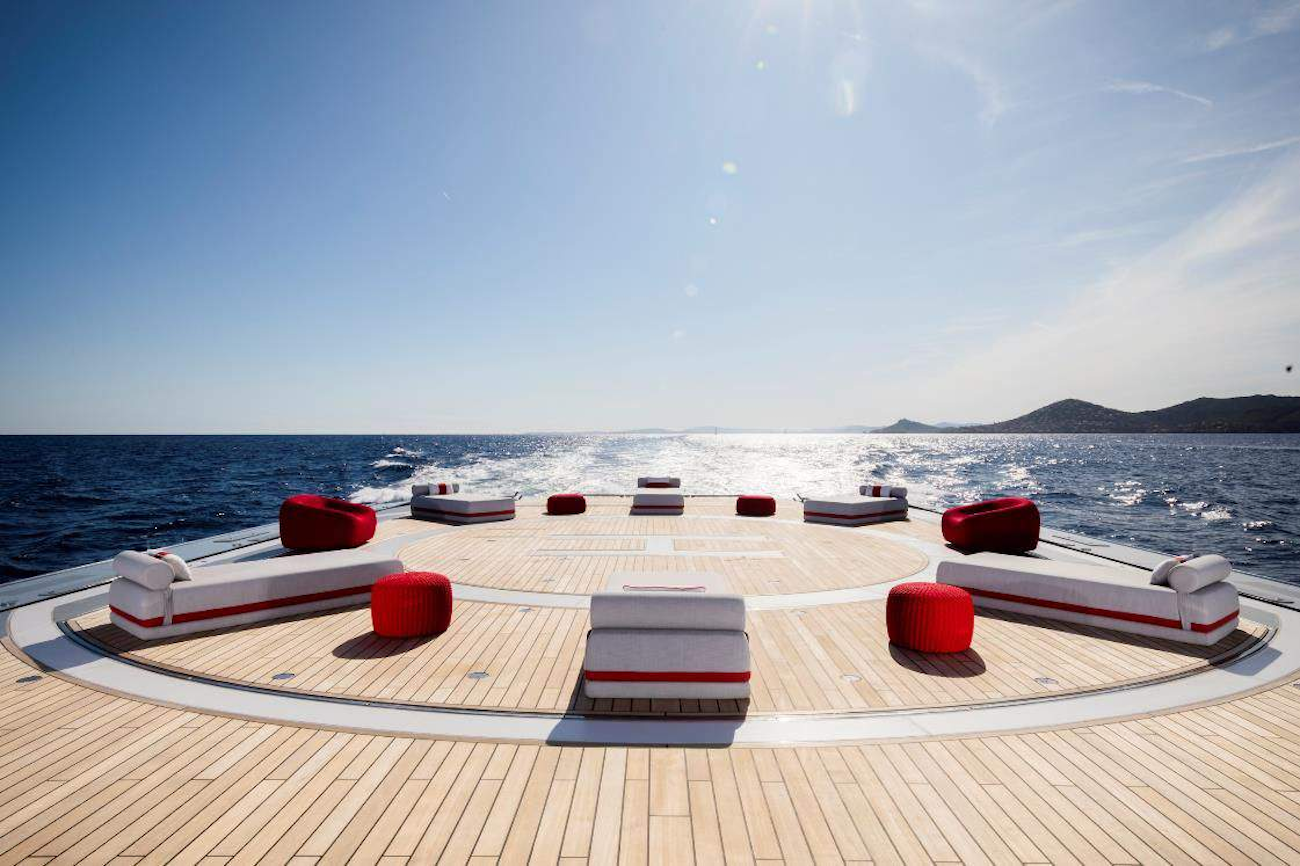 [M-CUSTOM-MEGA-YACHT-BY-SILVER-YACHTS]-12847-10.png