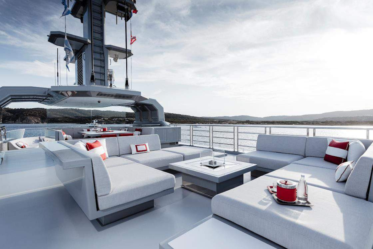 [M-CUSTOM-MEGA-YACHT-BY-SILVER-YACHTS]-12847-23.png