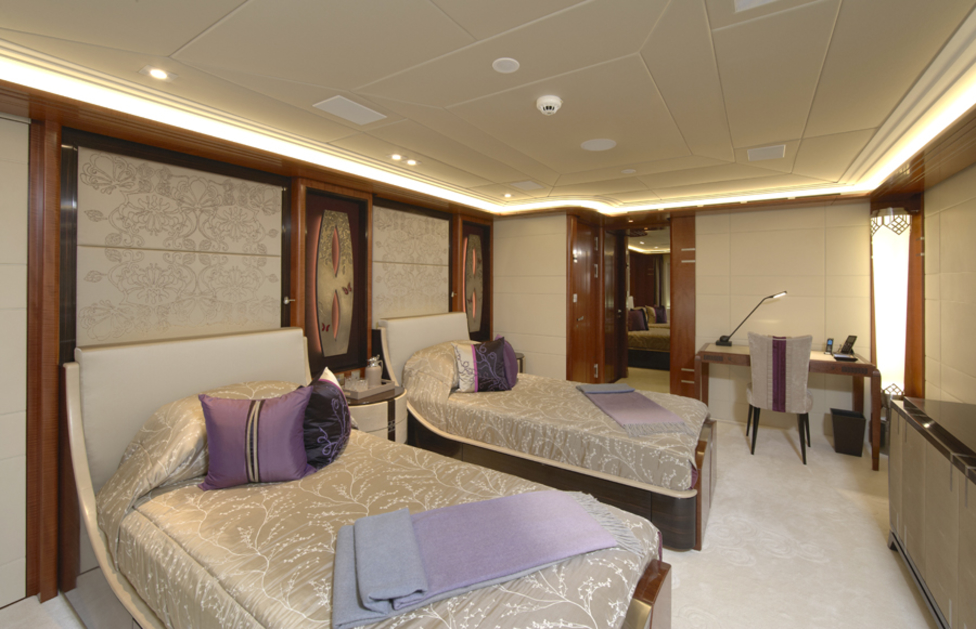 [M-CUSTOM-SUPERYACHT-BY-ABEKING--RASMUSSEN]-11717-3.jpg