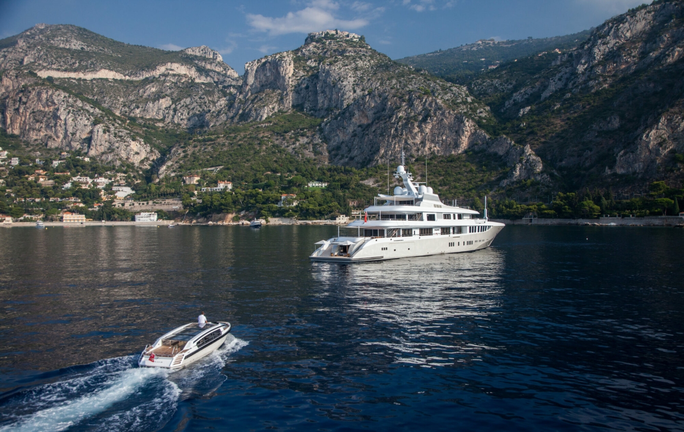 [M-CUSTOM-SUPERYACHT-BY-ADM-KIEL]-11813-4.jpg
