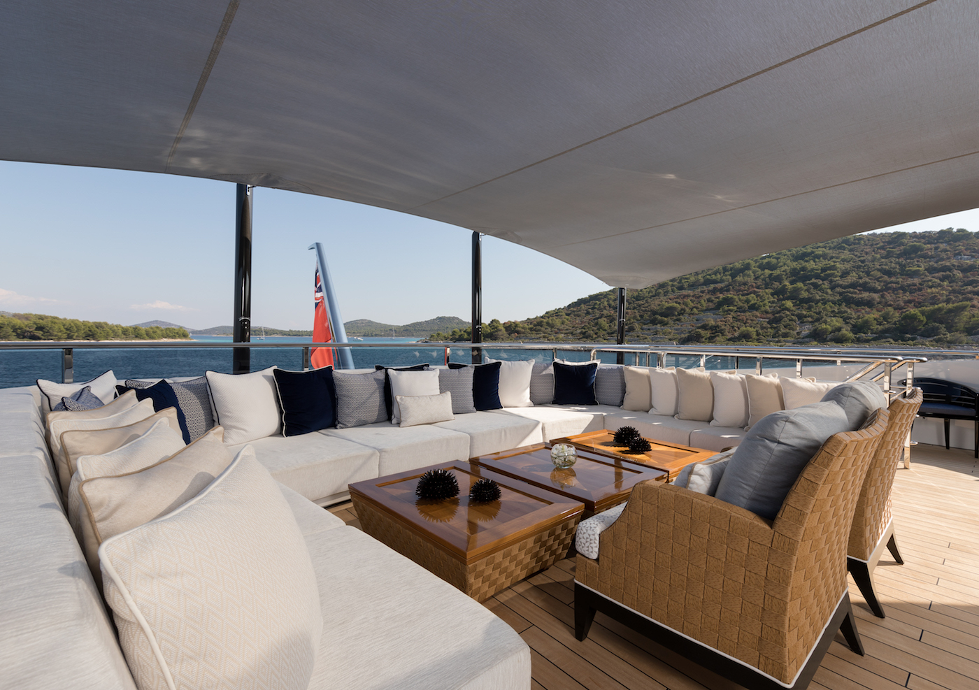 [M-CUSTOM-SUPERYACHT-BY-ALIA-YACHTS]-12828-4.jpg